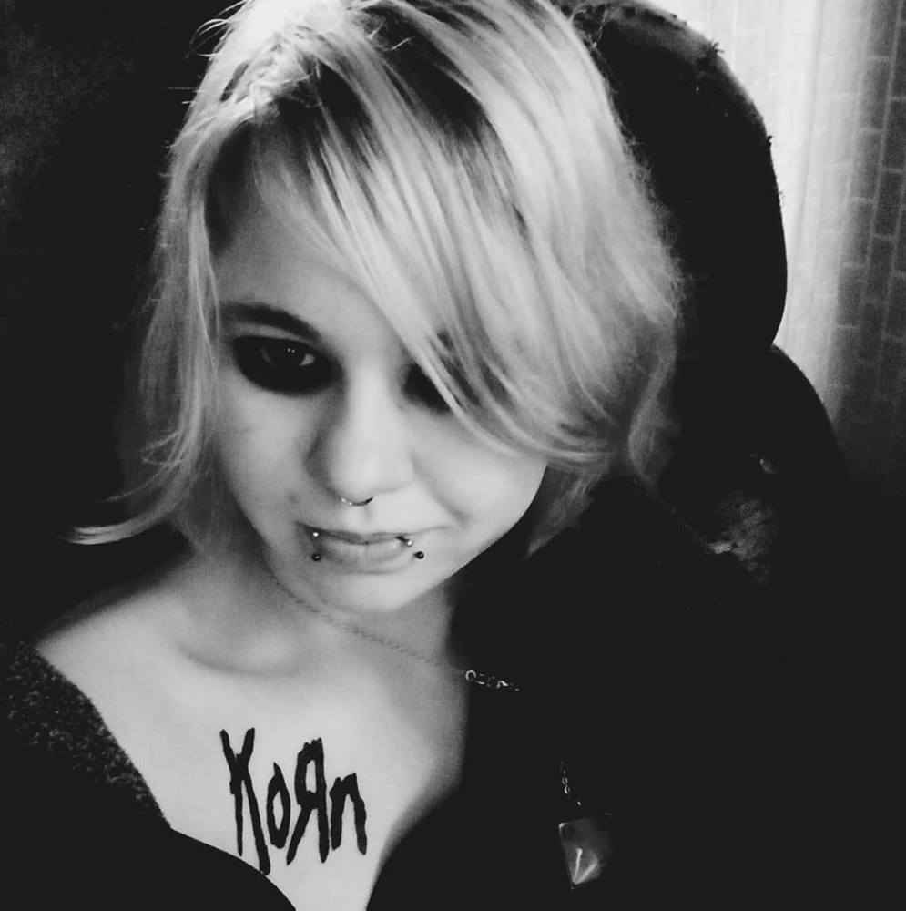 Meet your Posher, Alora